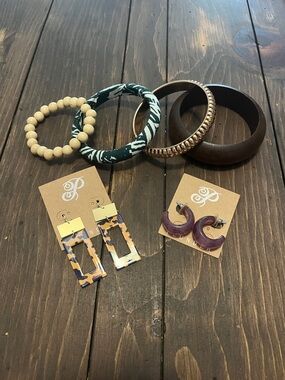 Plunder Women’s Bracelet & Earring Set - Neutral and Green Accents L14